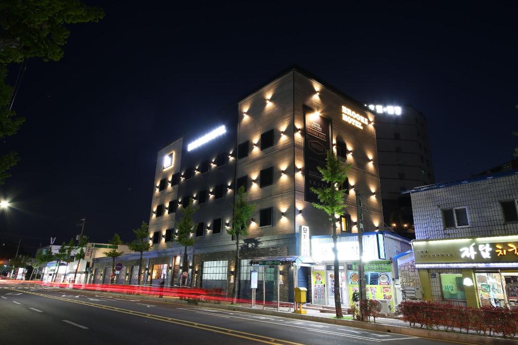 Brooks Hotel - General view