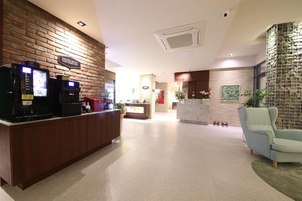 Brooks Hotel - Lobby