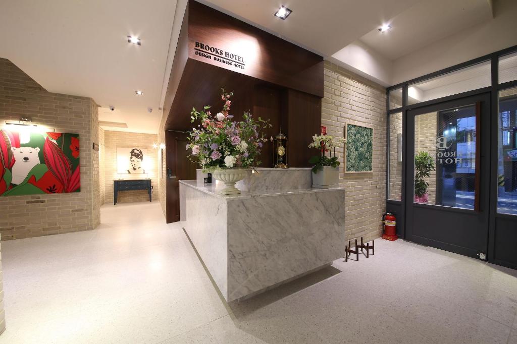 Brooks Hotel - Lobby