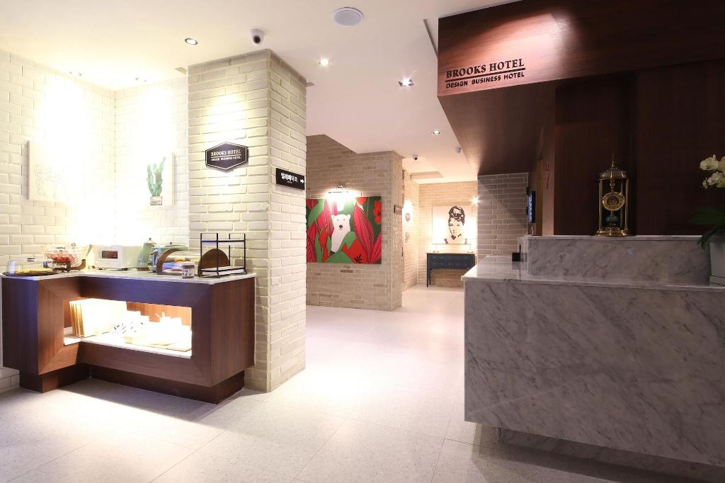 Brooks Hotel - Lobby