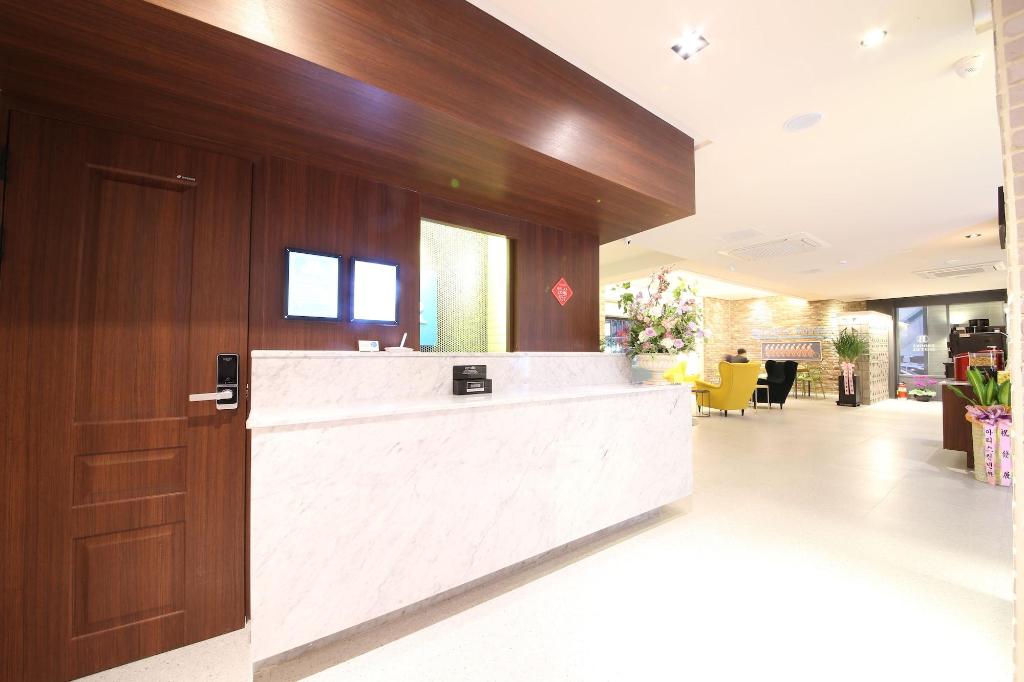 Brooks Hotel - Lobby