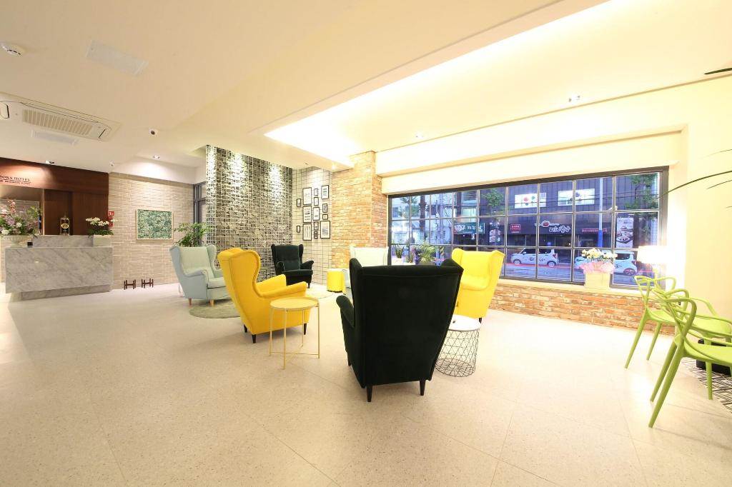 Brooks Hotel - Lobby