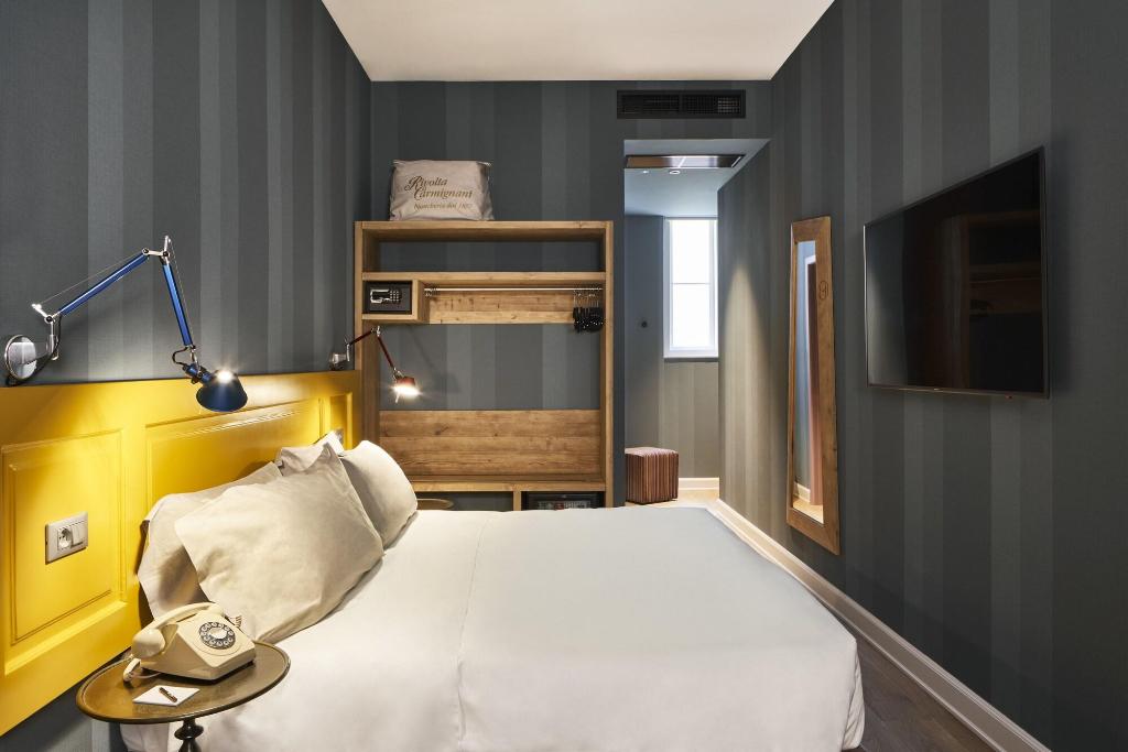 The Modernist Hotel