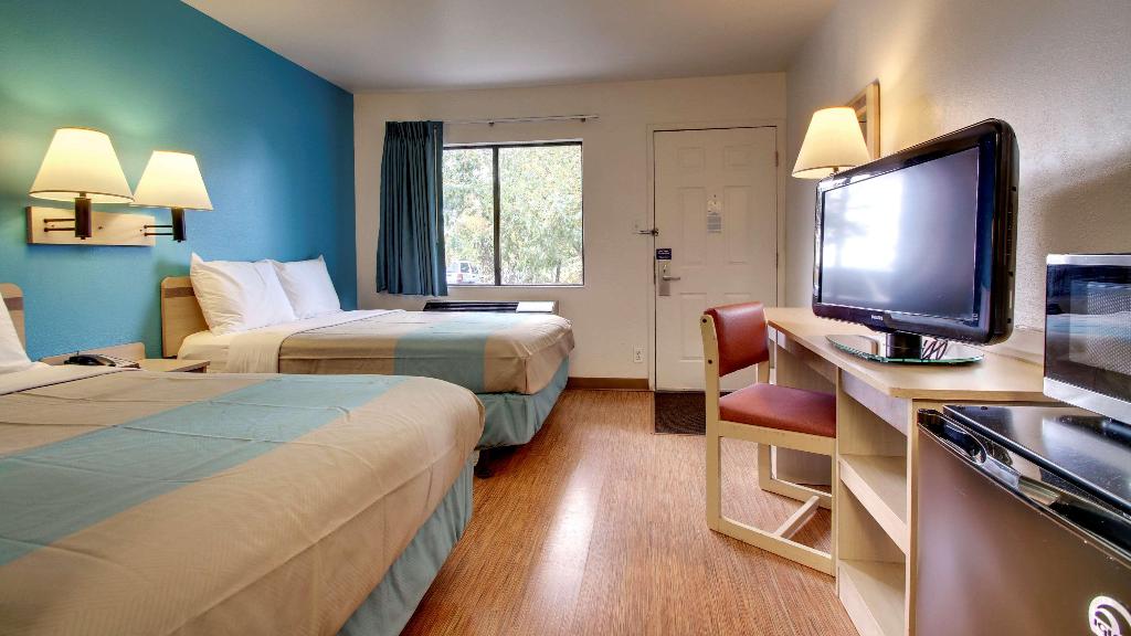 Motel 6 Des Moines, IA - North