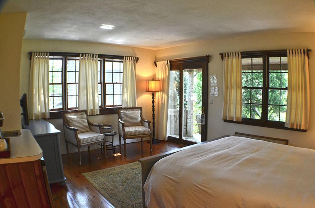 Hampton Maid Motel