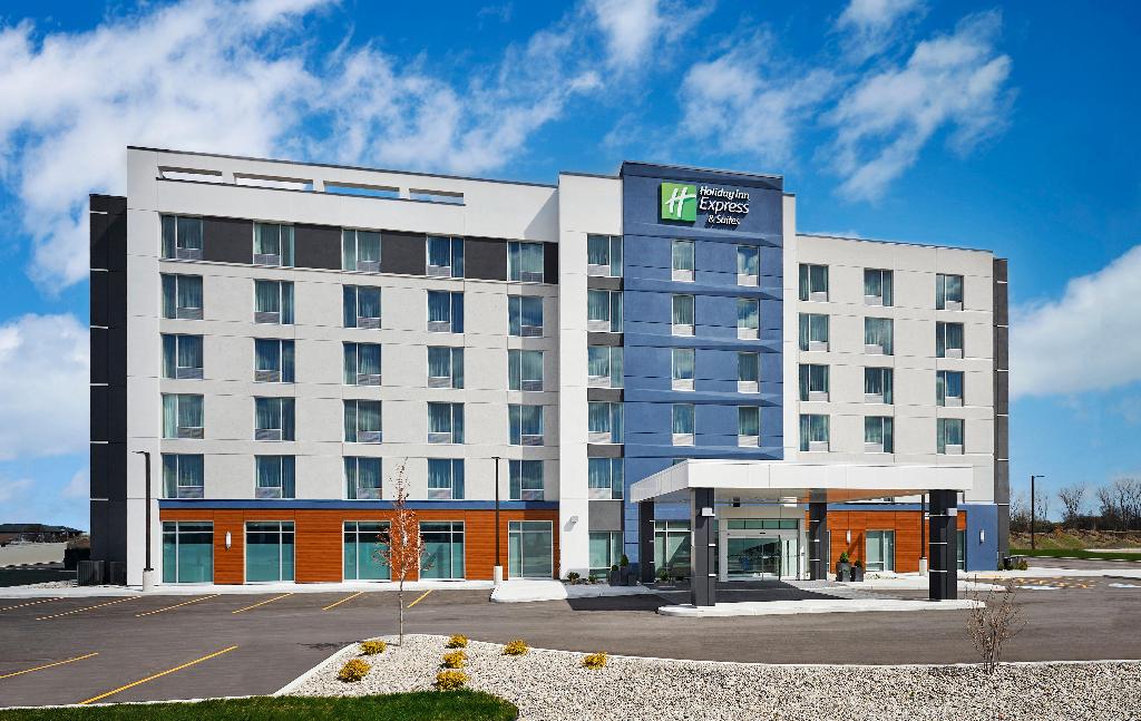 Holiday Inn Express & Sts Windsor East – Lakeshore