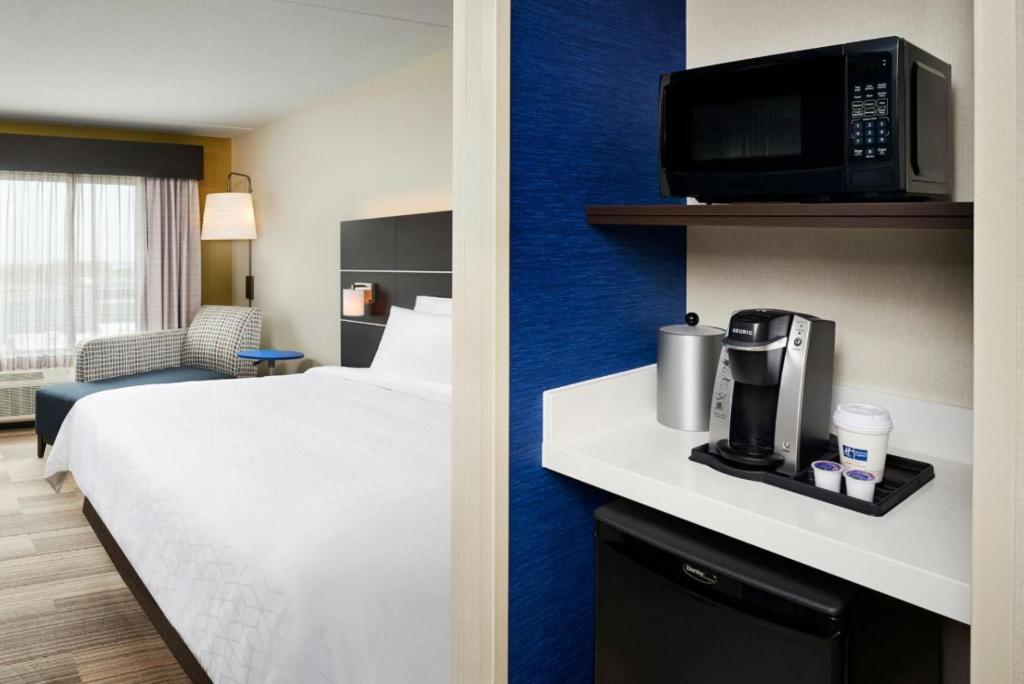 Holiday Inn Express & Sts Windsor East – Lakeshore