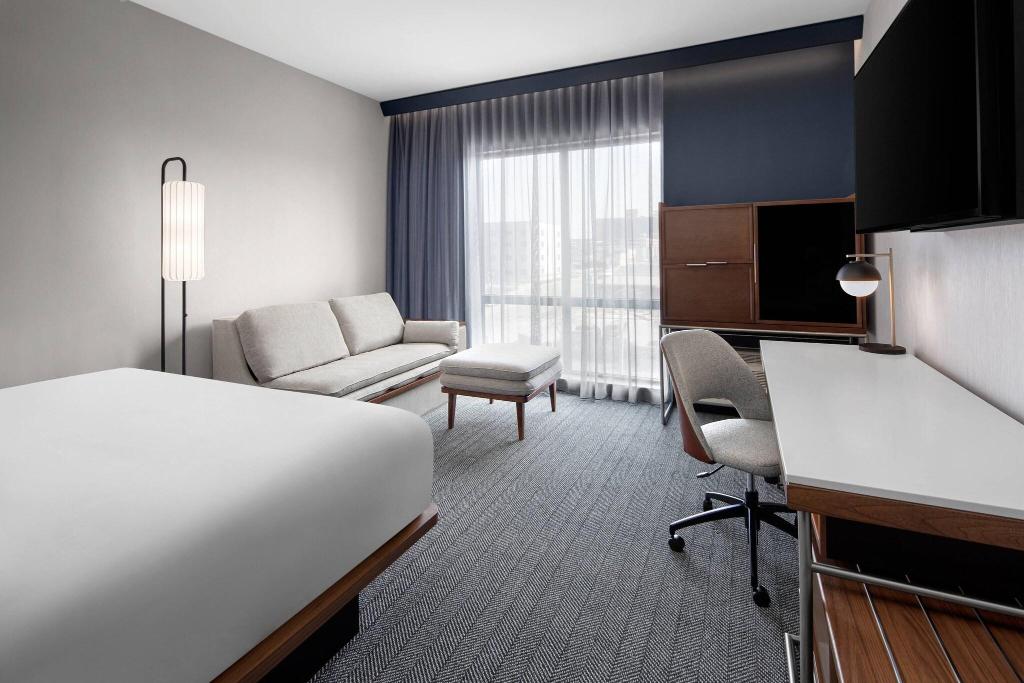 Courtyard By Marriott Lansing Downtown