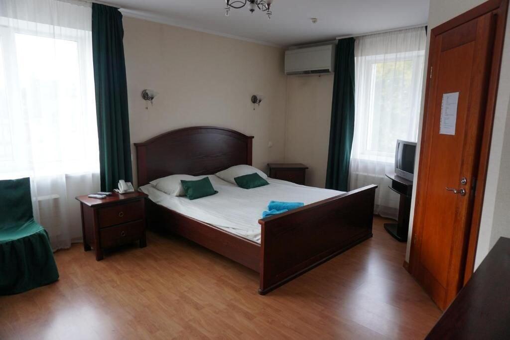 Hotel Duets
