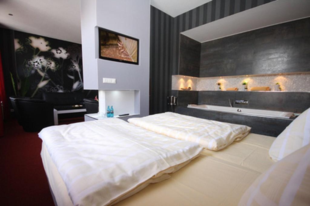 SL'otel im Parforcehaus