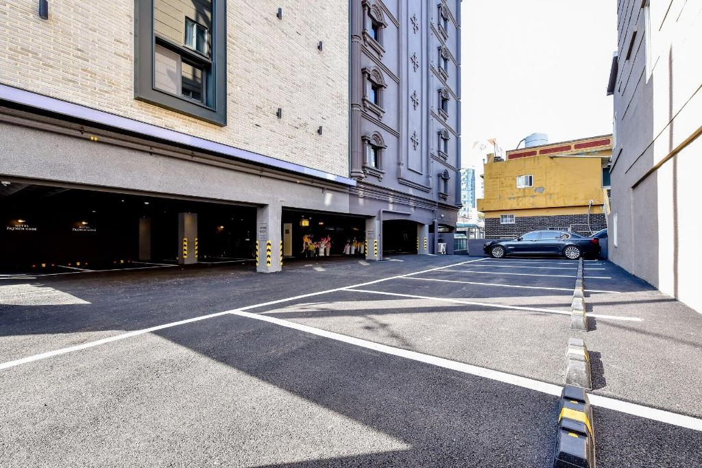 French Code Hotel - General view