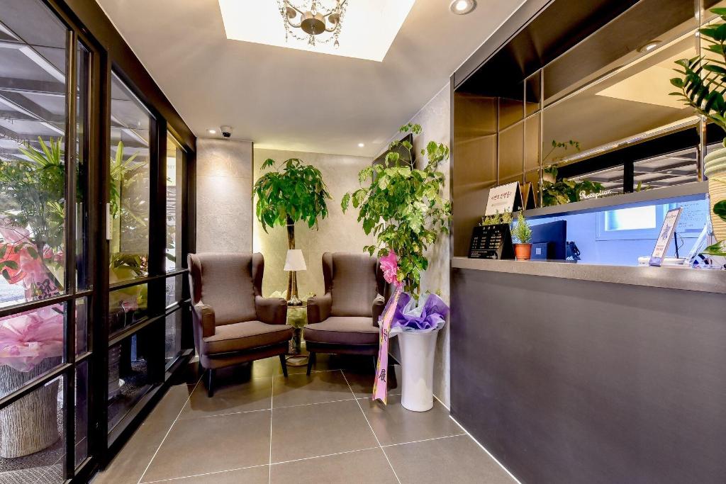 French Code Hotel - Lobby