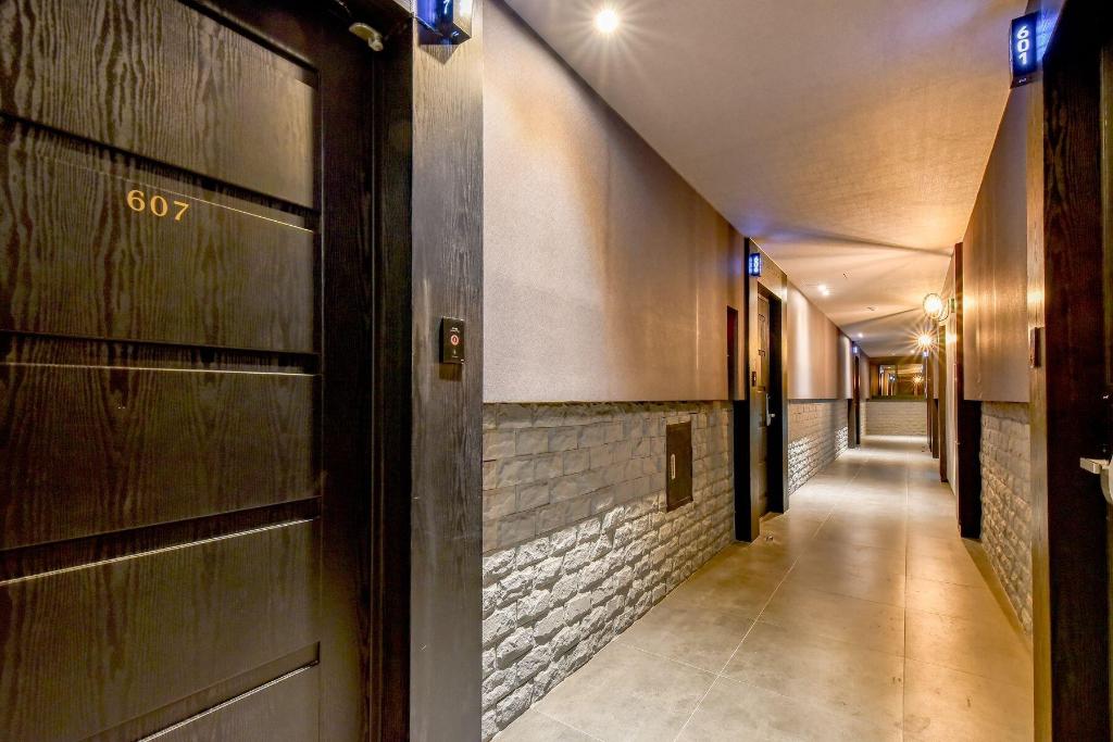 French Code Hotel - Lobby