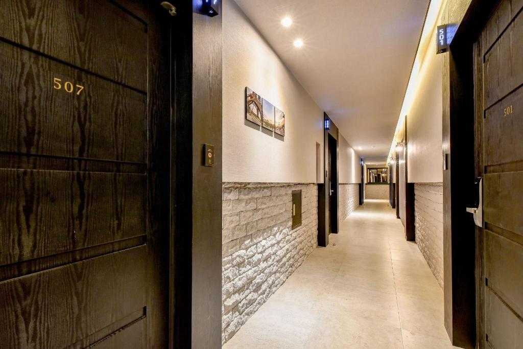 French Code Hotel - Lobby