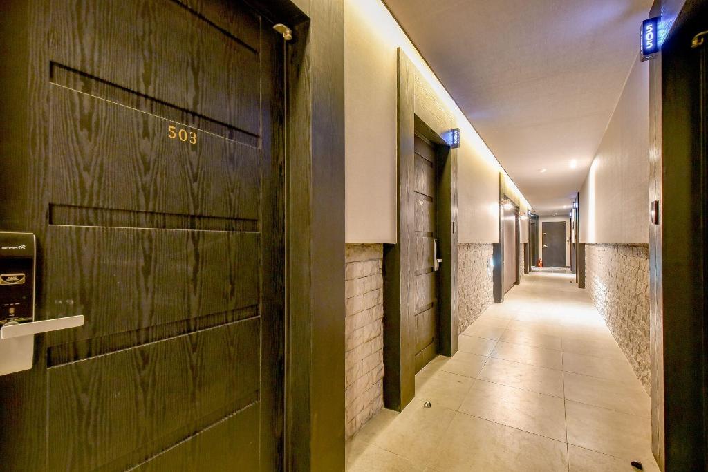 French Code Hotel - Lobby