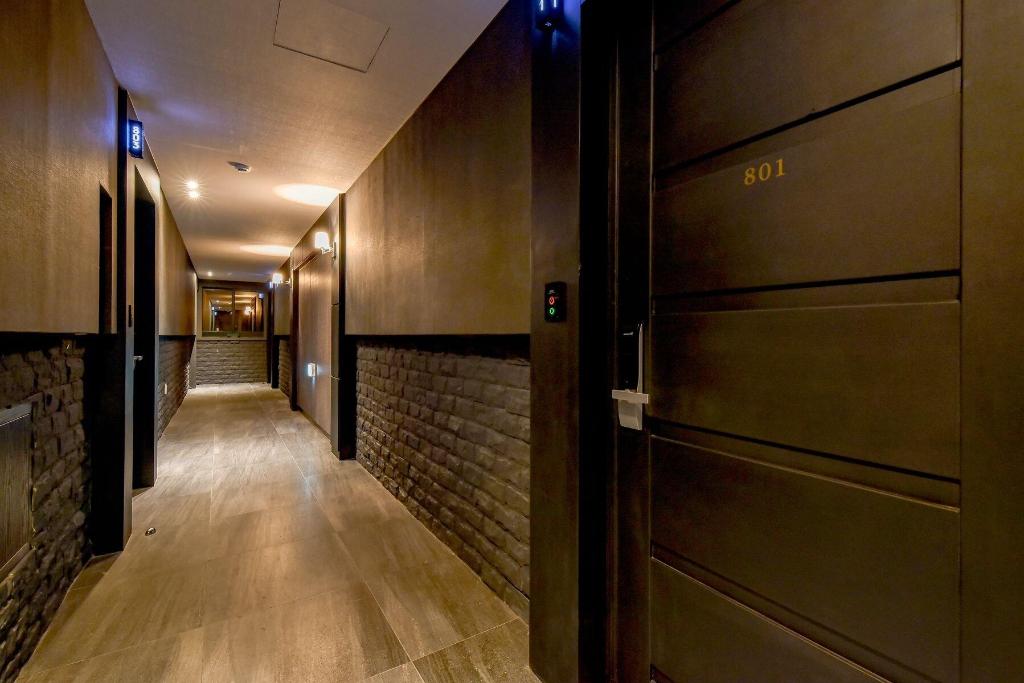 French Code Hotel - Lobby