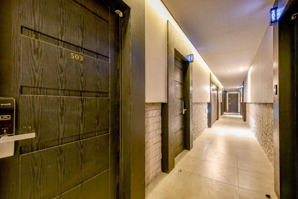French Code Hotel - Lobby