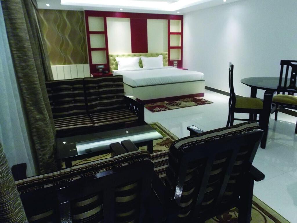 Airport City Hotel