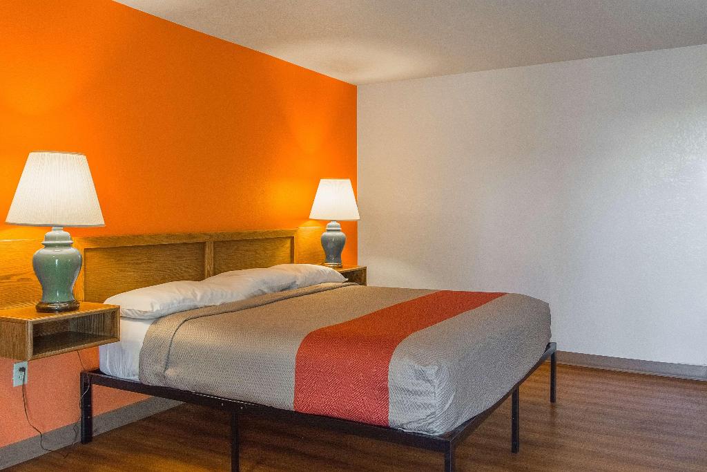 Motel 6 Madras, OR