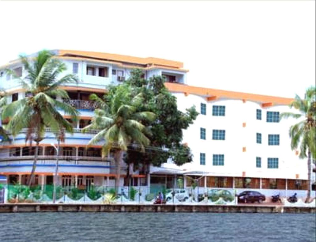 Oval Palace, Kochi