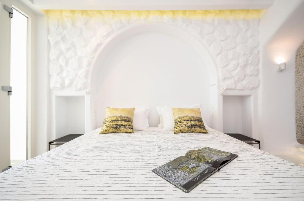 Cyano Suites