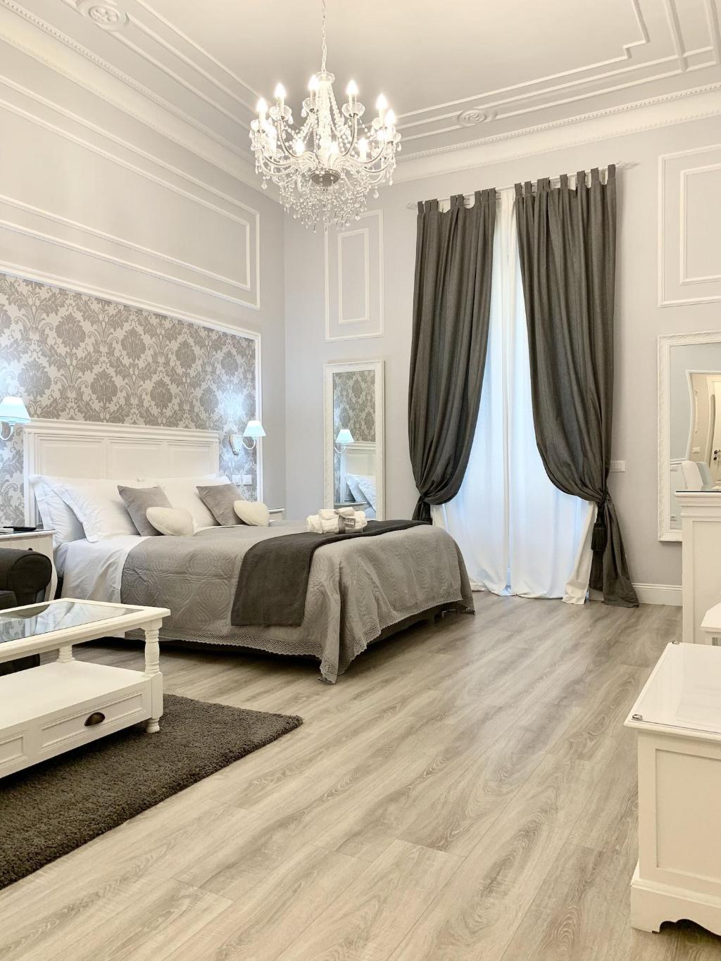 Charme & Chic Luxury