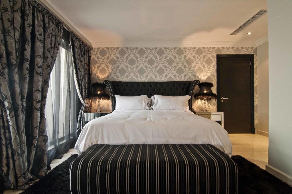L'Eola Suites