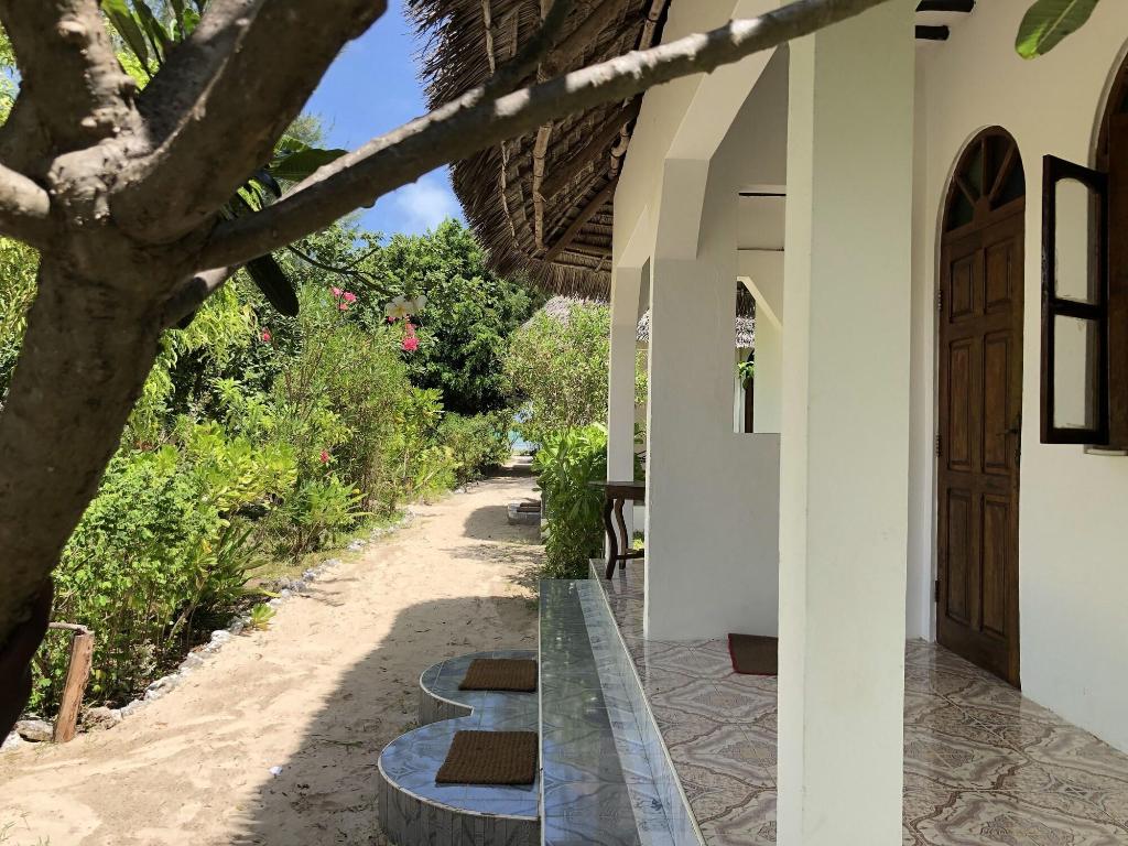 Blue Earth Beach Bungalows