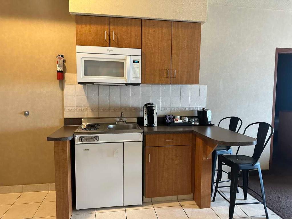 Rimbey Ridge Hotel & Suites