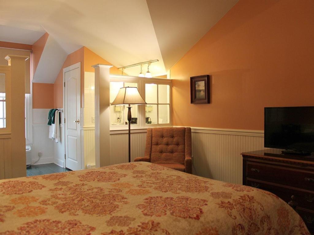 County Clare Irish Hotel & Pub