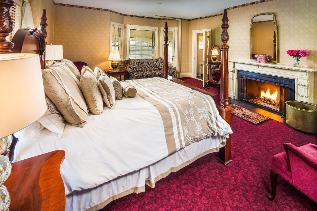 Stonehurst Manor Including Dinner And Breakfast
