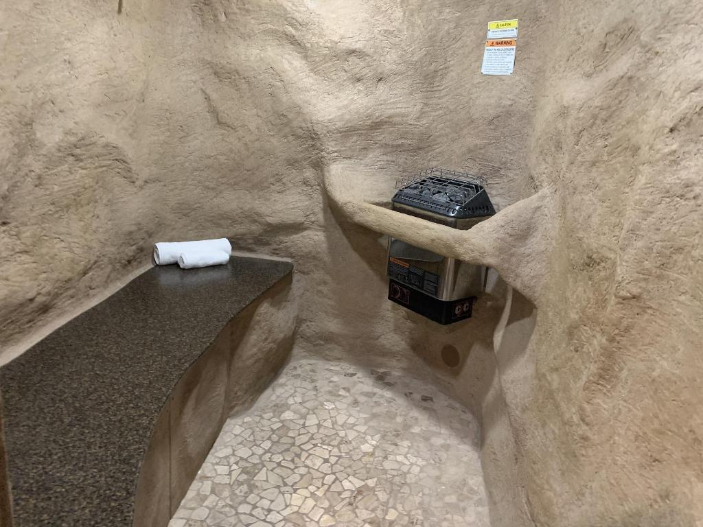 Designer Inn & Suites