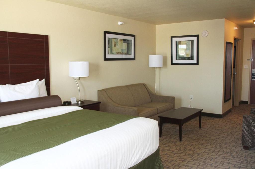 Cobblestone Hotel & Suites – Devils Lake