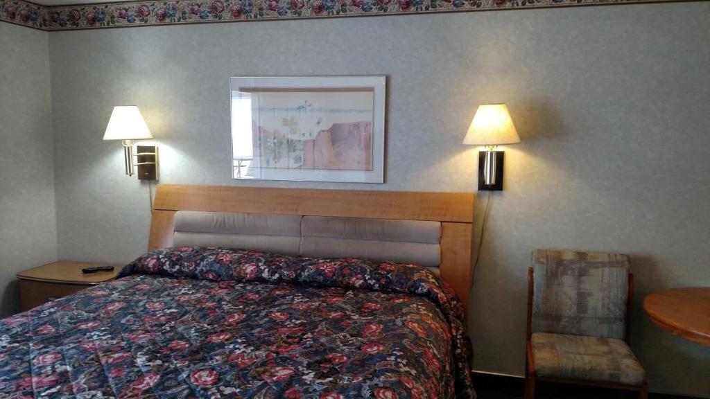 Travelers Uptown Motel