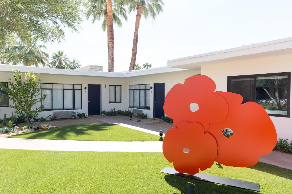 Holiday House Palm Springs, Tennis Club
