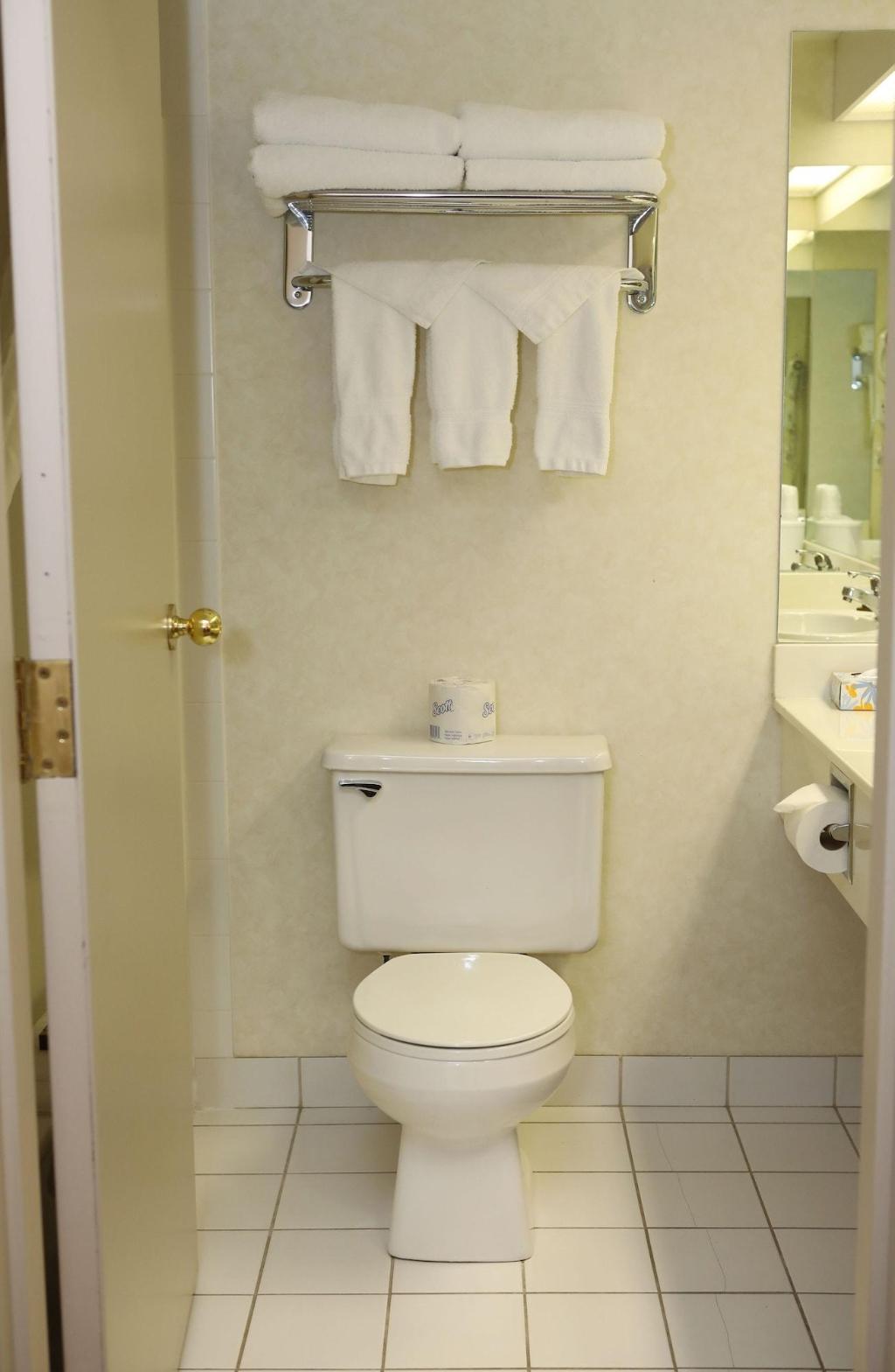 Continental Inn & Suites
