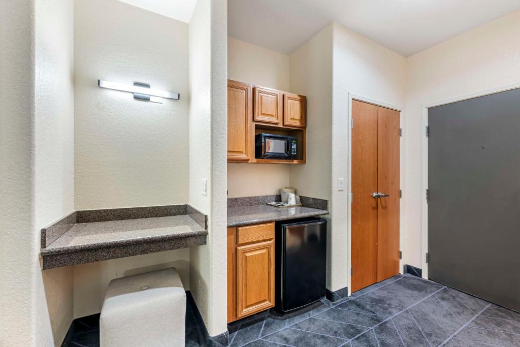 Best Western Lubbock West Inn & Suites