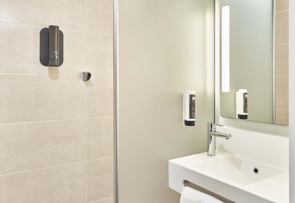 B&B HOTEL Massy Gare TGV