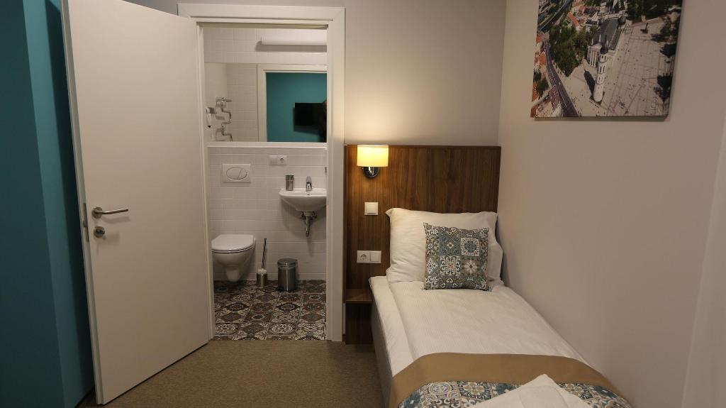 hotel-thumb