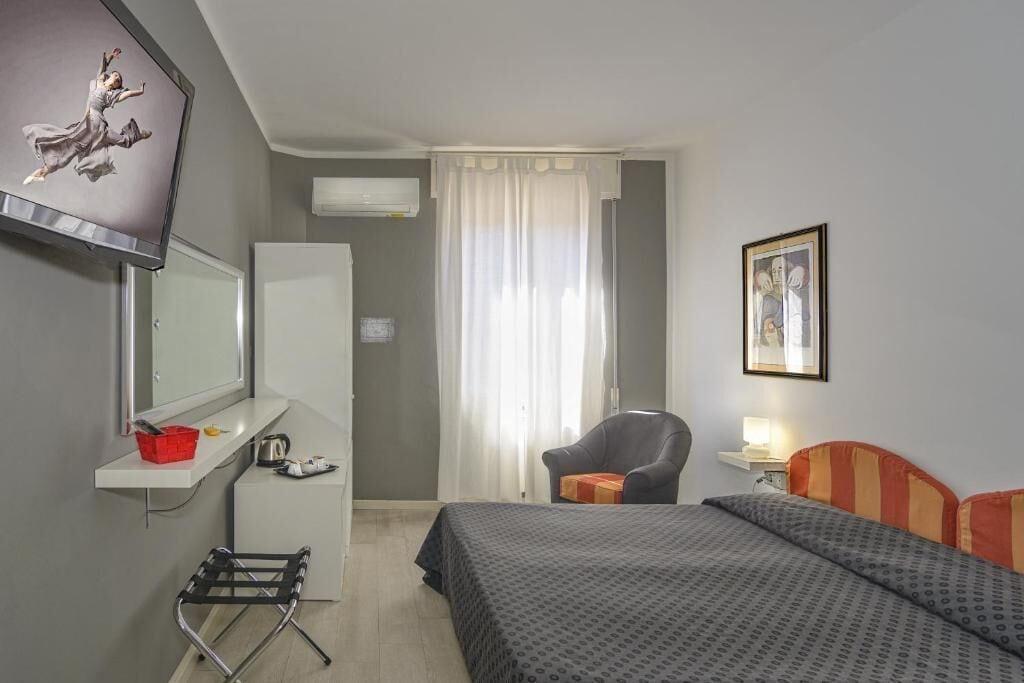 City Hotel