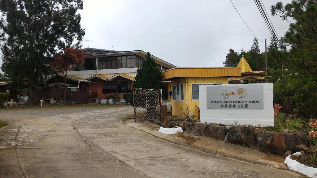 Wayn Zen Rose Cabin