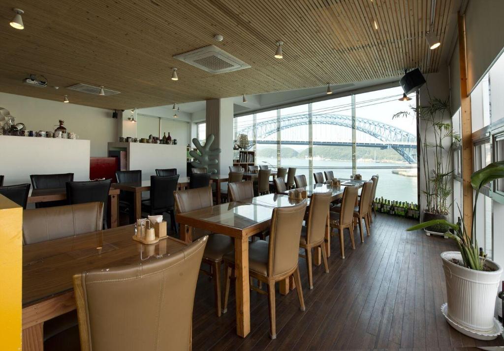 Tongyeong Geobukseon Hotel - Restaurant