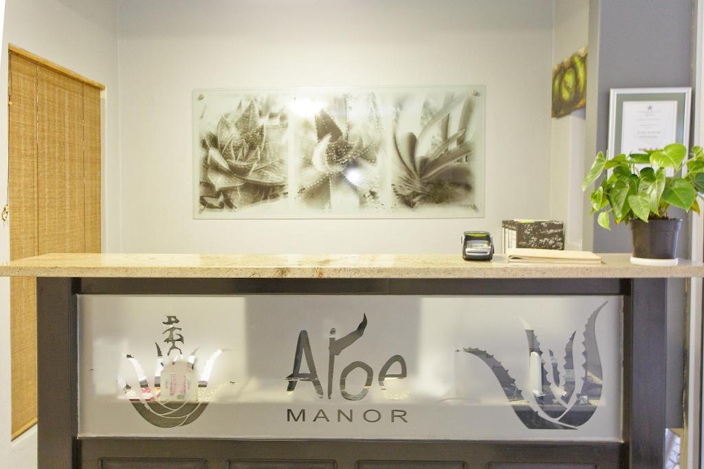 Aloe Manor - Lobby