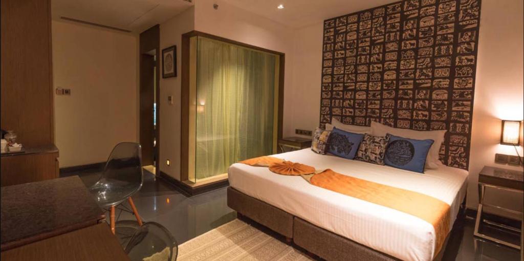 Hotel Gallery 67