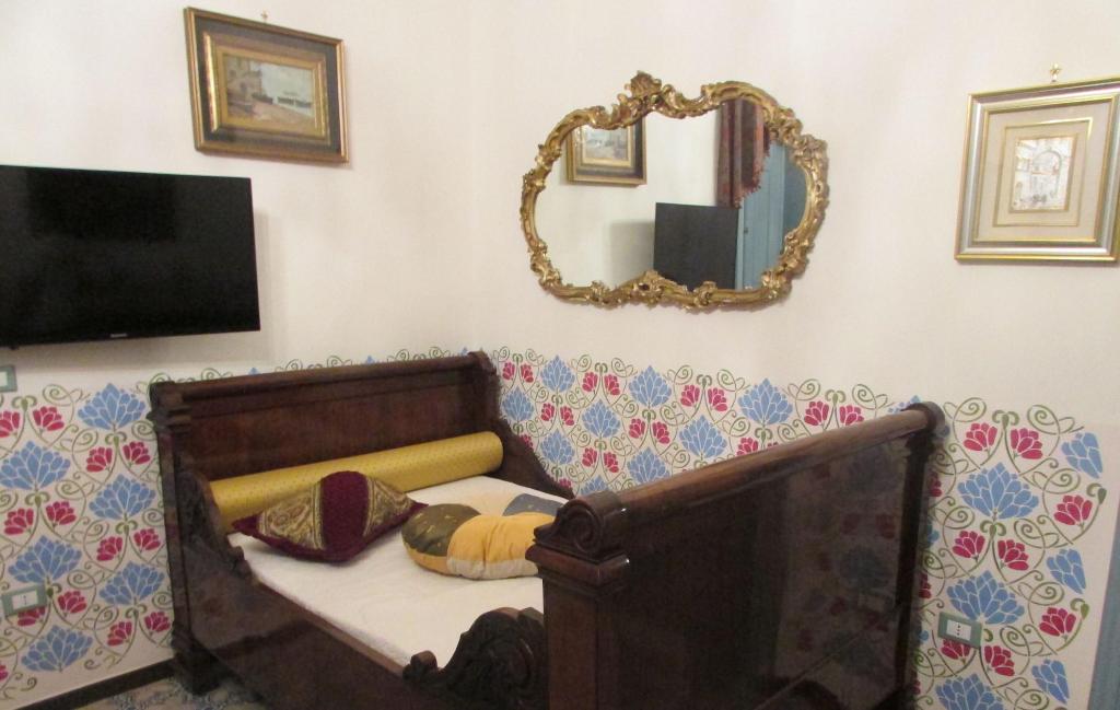 Alexander Art Nouveau Suites
