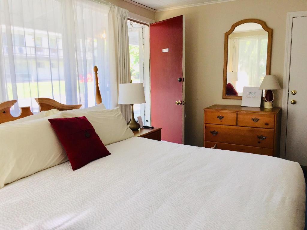 Sesuit Harbor House