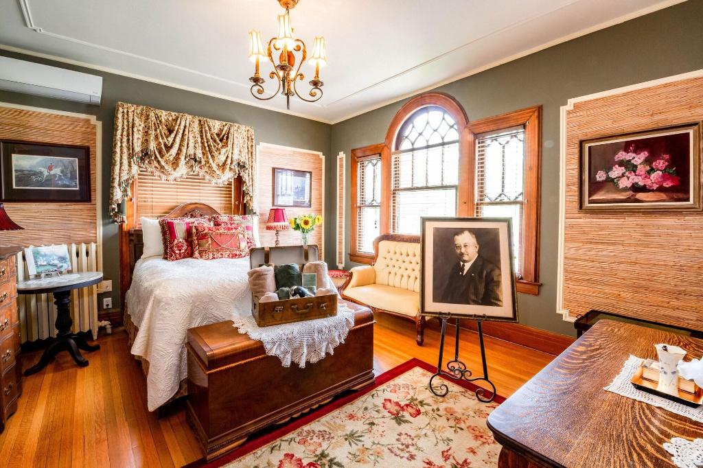 Mathis House, A Victorian Bed & Breakfast and Tea 
