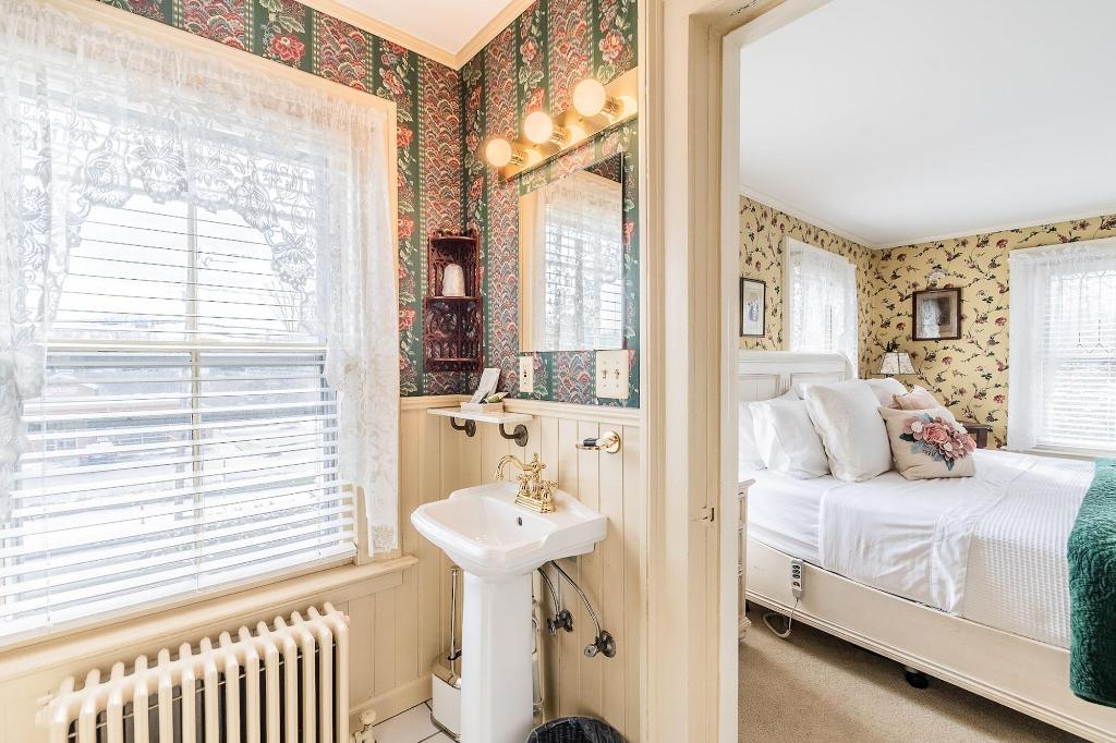 Westbrook Inn Bed And Breakfast
