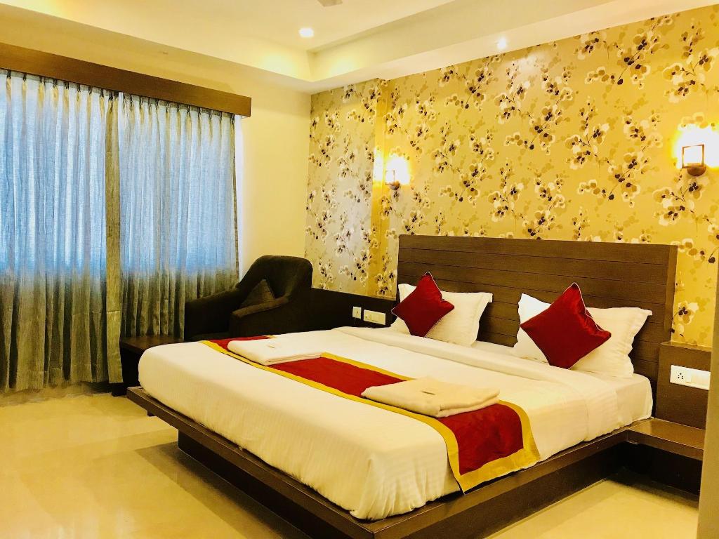Regalia Inn & Suites