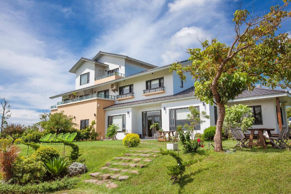 The Tree Bed And Breakfast